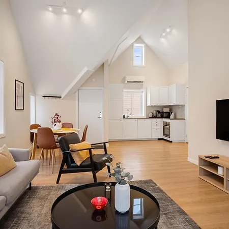 Unique And Spacious Close To Centre דירה